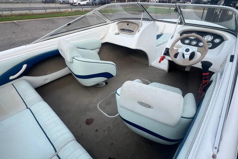 Slide: The Image of 2002 Chaparral 180 SSe boat interior with steering wheel and seating. - 39