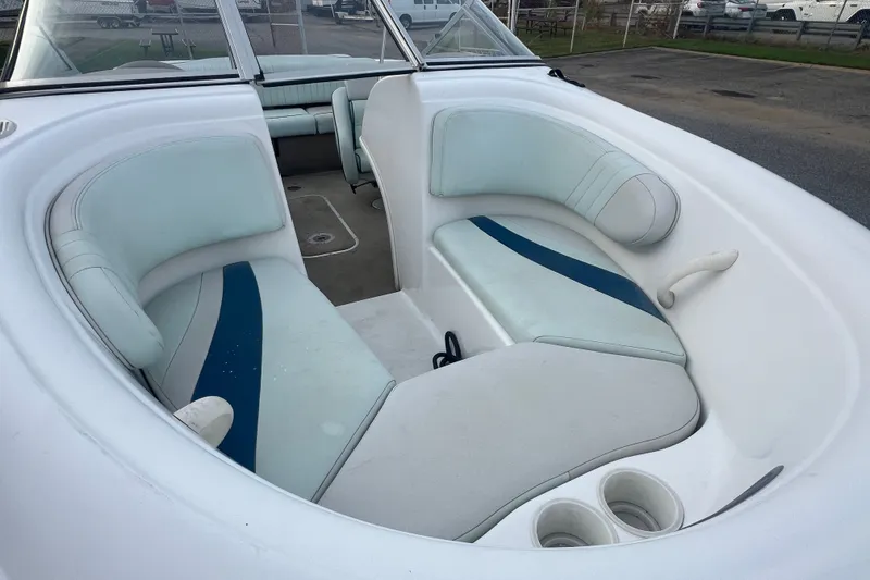 Slide: The Image of Interior of a 2002 Chaparral 180 SSe boat with white and blue seating. - 38
