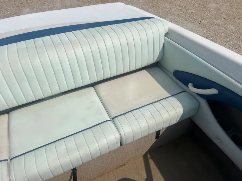 Slide: The Image of The 2002 Chaparral 180 SSe features white upholstery with blue accents on the seating area. - 20