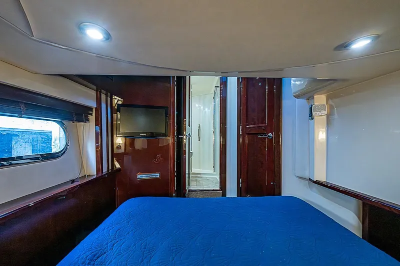 Slide: The Image of Luxurious cabin interior of 2010 Sea Ray 520 Sedan Bridge yacht. - 53