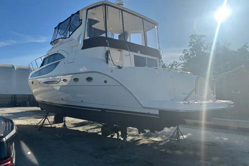 Slide: The Image of 2004 Meridian 459 Motoryacht on stands, sunlit, with clear blue sky background. - 40