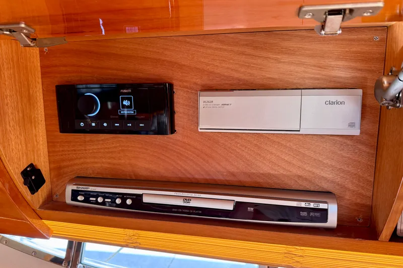 Slide: The Image of Audio and video system in 2006 Azimut Atlantis 47 yacht interior. - 32
