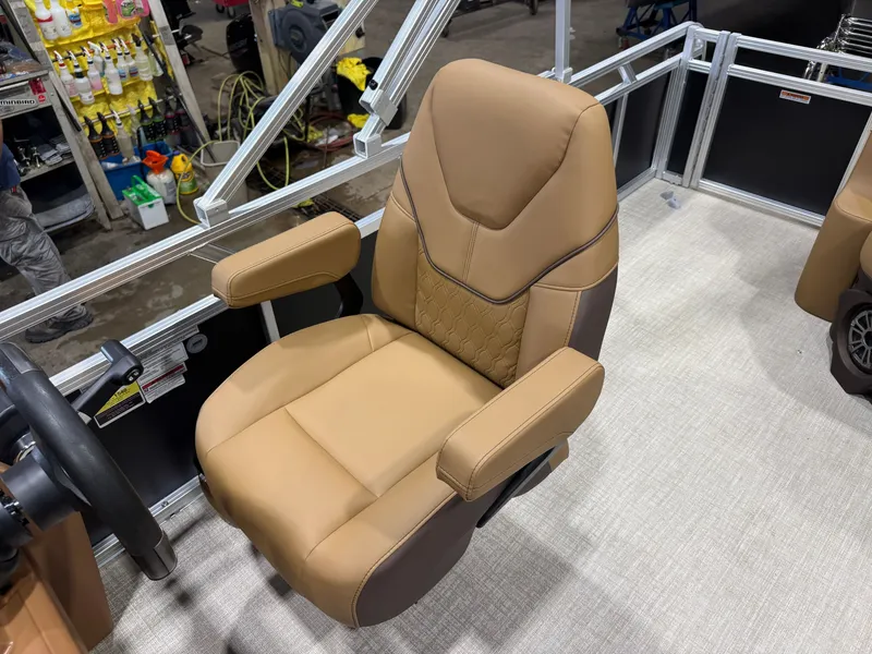 Slide: The Image of Tahoe Sport 2380 Cruise Rear Bench (CRB) & Honda 4-Stroke EFI 2026 - 10