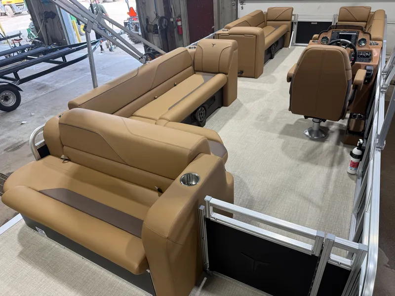 Slide: The Image of Tahoe Sport 2380 Cruise Rear Bench (CRB) & Honda 4-Stroke EFI 2026 - 19