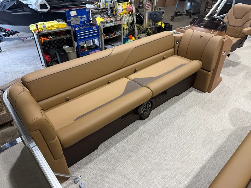Slide: The Image of Tahoe Sport 2380 Cruise Rear Bench (CRB) & Honda 4-Stroke EFI 2026 - 7