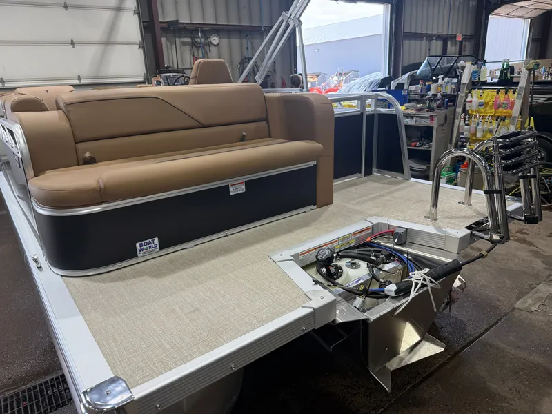 Slide: The Image of Tahoe Sport 2380 Cruise Rear Bench (CRB) & Honda 4-Stroke EFI 2026 - 36