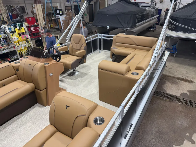 Slide: The Image of Tahoe Sport 2380 Cruise Rear Bench (CRB) & Honda 4-Stroke EFI 2026 - 4