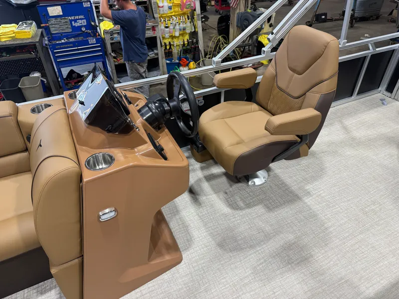 Slide: The Image of Tahoe Sport 2380 Cruise Rear Bench (CRB) & Honda 4-Stroke EFI 2026 - 9