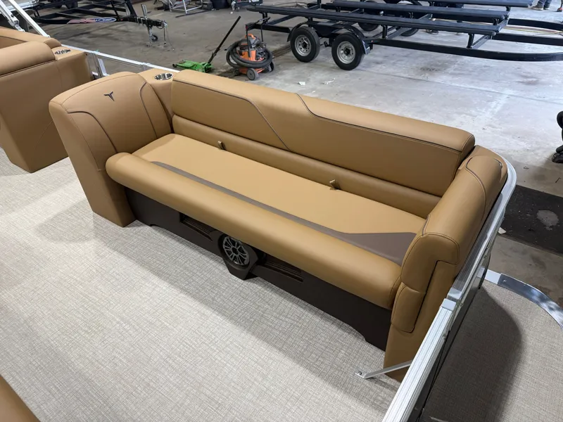 Slide: The Image of Tahoe Sport 2380 Cruise Rear Bench (CRB) & Honda 4-Stroke EFI 2026 - 8