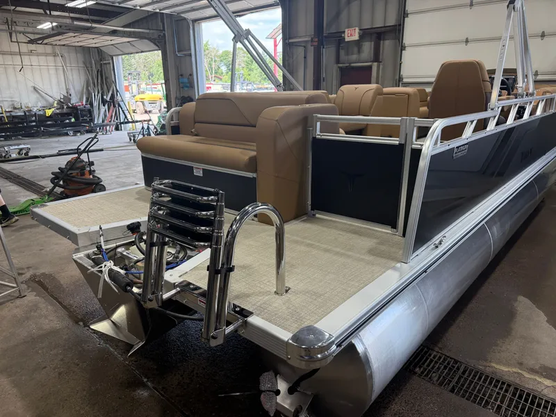 Slide: The Image of Tahoe Sport 2380 Cruise Rear Bench (CRB) & Honda 4-Stroke EFI 2026 - 40