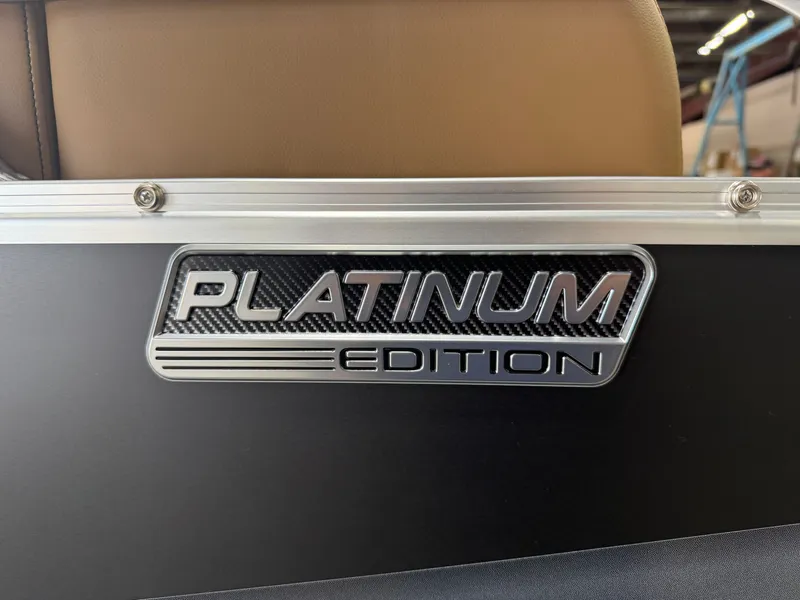 Slide: The Image of Tahoe Sport 2380 Cruise Rear Bench (CRB) & Honda 4-Stroke EFI 2026 - 35