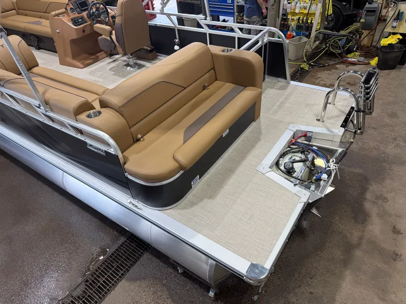 Slide: The Image of Tahoe Sport 2380 Cruise Rear Bench (CRB) & Honda 4-Stroke EFI 2026 - 5