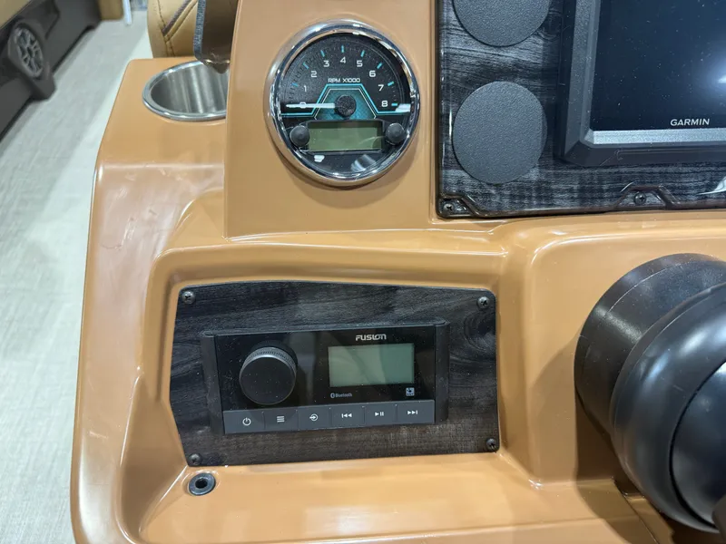 Slide: The Image of Tahoe Sport 2380 Cruise Rear Bench (CRB) & Honda 4-Stroke EFI 2026 - 12