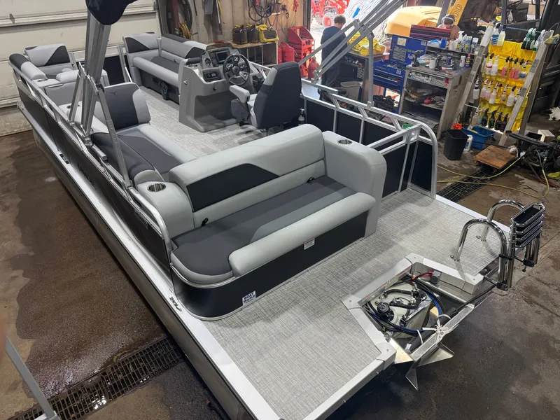 The Image of Tahoe Sport CRB 2180 Cruise Rear Bench & 4-Stroke $30995 2027 - 1