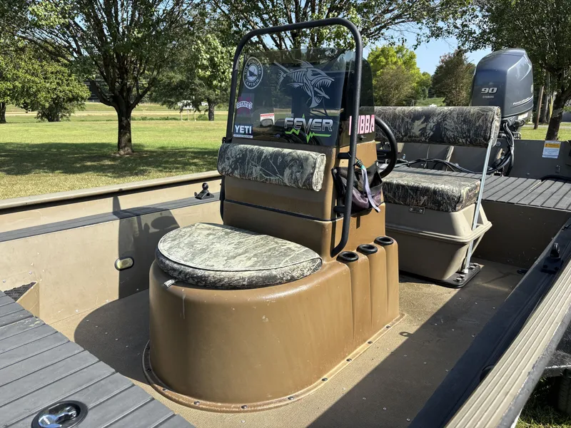 Slide: The Image of A 2013 G3 1860 CCT boat with a central console and a Yamaha engine outdoors. - 14