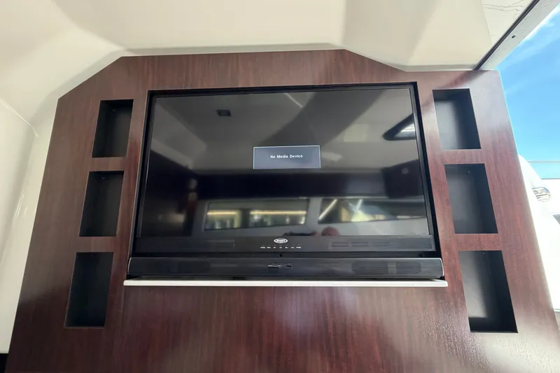 Slide: The Image of Flat-screen TV on 2018 Monterey 378SE Super Express yacht, displaying "No Media Device." - 22