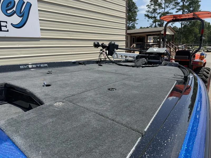 Slide: The Image of The image shows the deck of a 2027 Skeeter ZXR Series 20SE boat, featuring gray carpeting. - 6