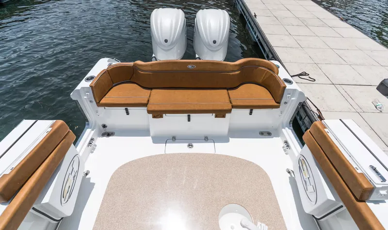 Slide: The Image of Sea Hunt Ultra 305SE 2027 - 18