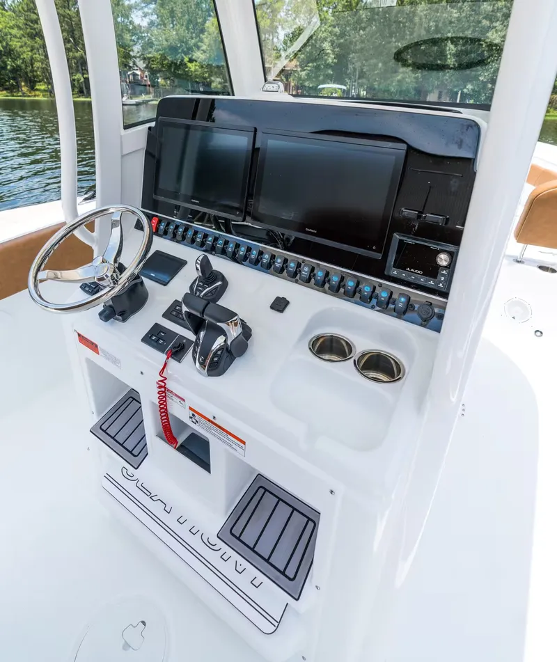 Slide: The Image of Sea Hunt Ultra 305SE 2027 - 15