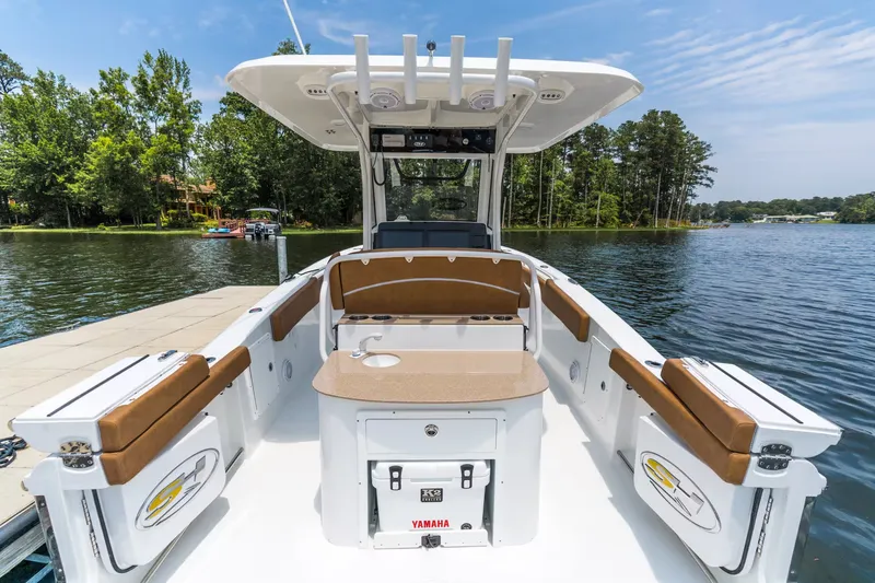 Slide: The Image of Sea Hunt Ultra 305SE 2027 - 17