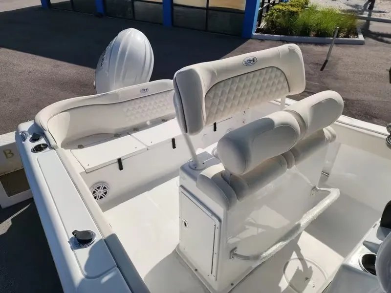 Slide: The Image of Sea Hunt Ultra 229 2027 - 9