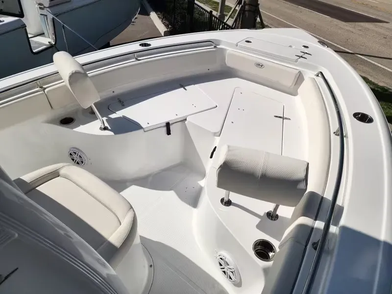 Slide: The Image of Sea Hunt Ultra 229 2027 - 11