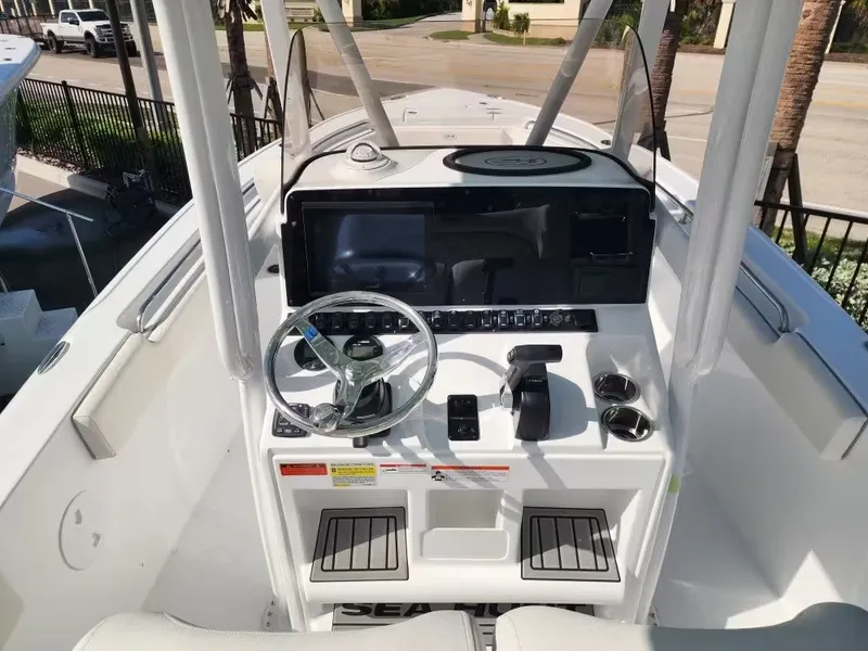 Slide: The Image of Sea Hunt Ultra 229 2027 - 10