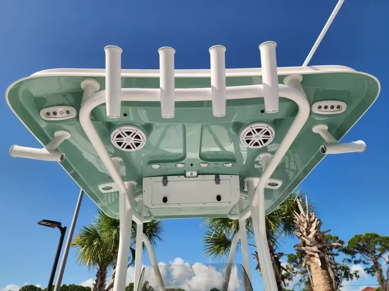 Slide: The Image of Sea Hunt Ultra 229 2027 - 6