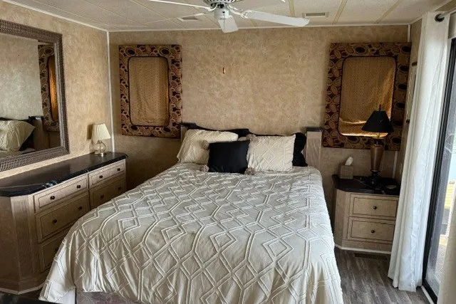 Slide: The Image of Cozy bedroom in 1995 Stardust Cruisers 18 x 65 houseboat with elegant decor. - 27