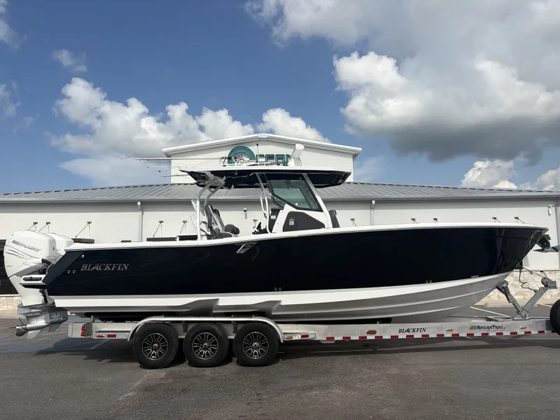 The Image of Blackfin 332 CC 2021 - 1