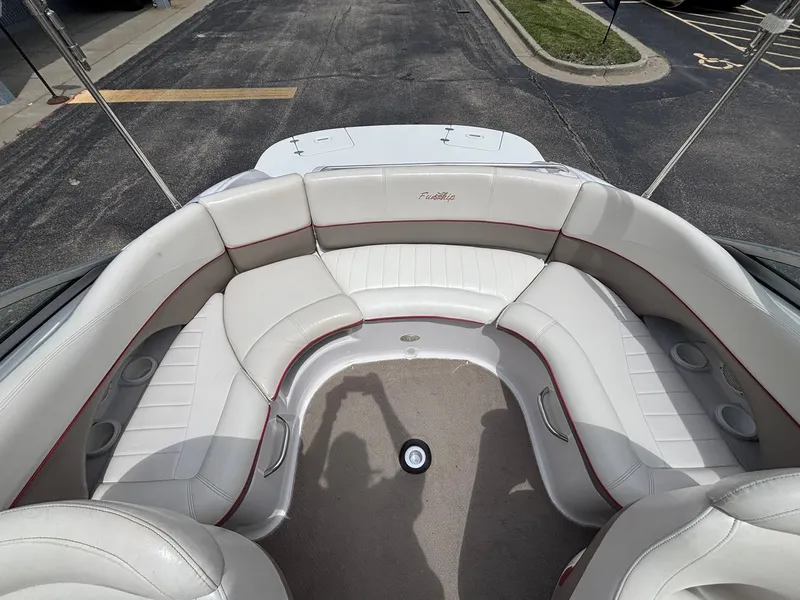Slide: The Image of The image shows the bow area of a 2003 Four Winns 214 Fun Ship with white upholstery. - 21