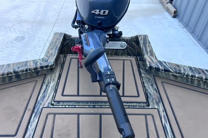 Slide: The Image of 2025 Tracker Grizzly 1650 T Prairie Wings Edition with Yamaha 40 outboard motor. - 19