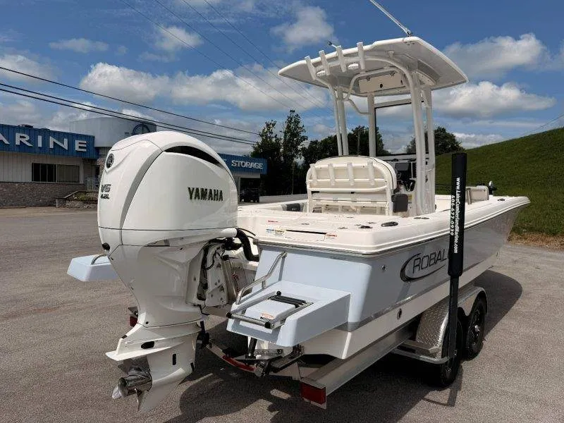 Slide: The Image of Robalo 246 Cayman 2023 - 76