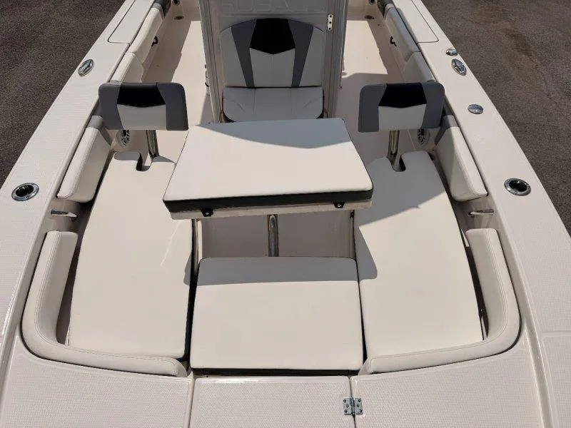 Slide: The Image of Robalo 246 Cayman 2023 - 65