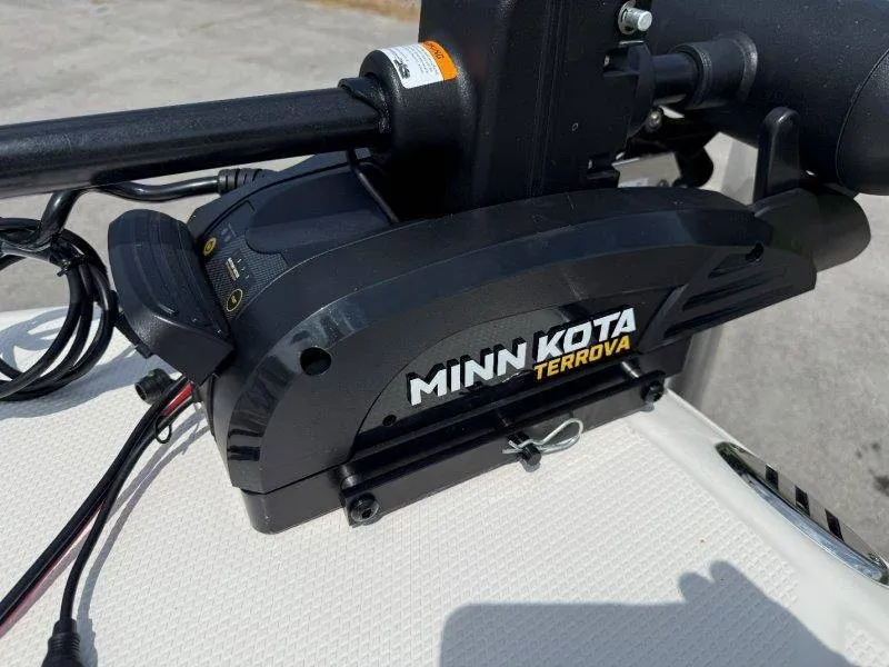 Slide: The Image of Robalo 246 Cayman 2023 - 62