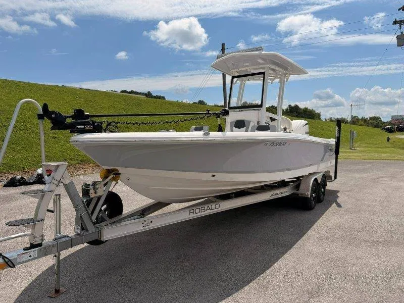 Slide: The Image of Robalo 246 Cayman 2023 - 68