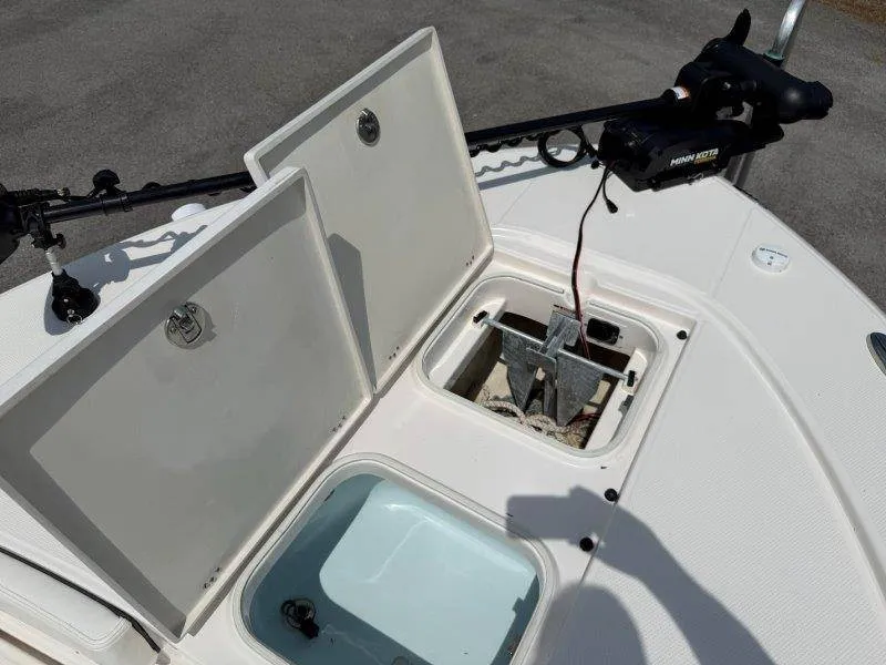 Slide: The Image of Robalo 246 Cayman 2023 - 60