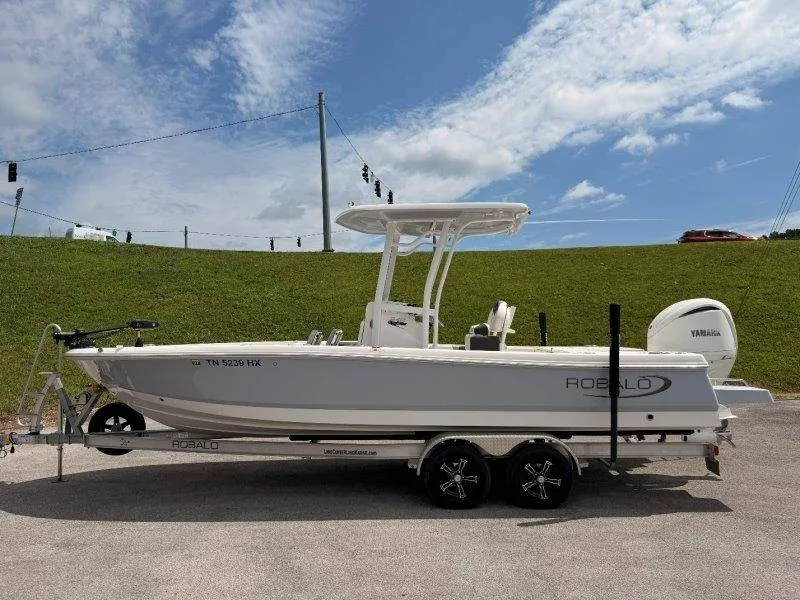 Slide: The Image of Robalo 246 Cayman 2023 - 75