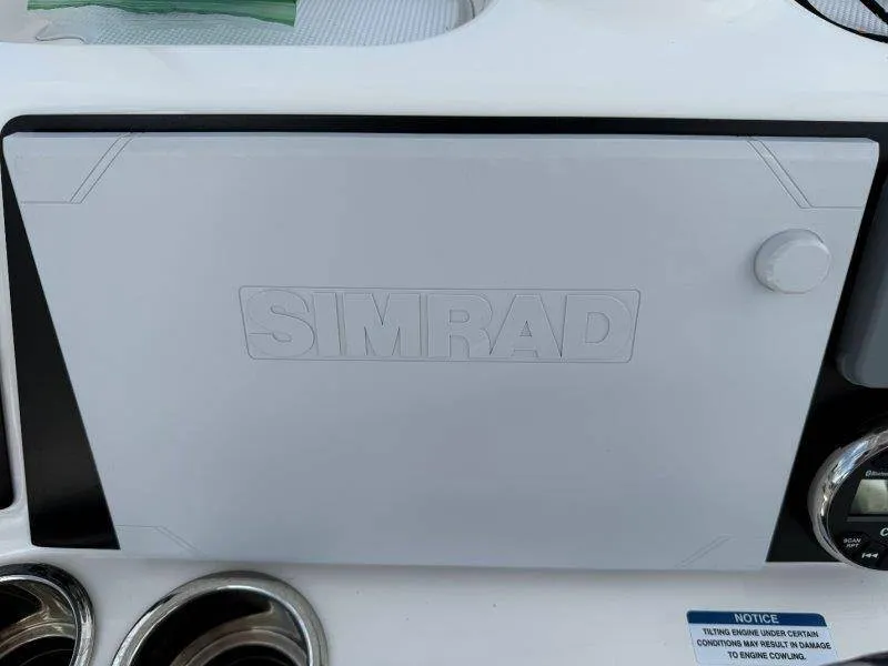 Slide: The Image of Robalo 246 Cayman 2023 - 51