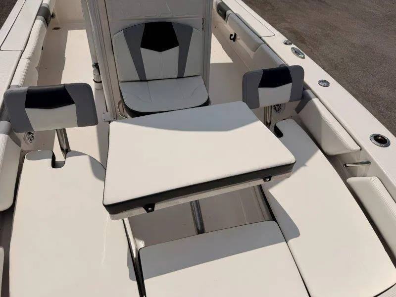 Slide: The Image of Robalo 246 Cayman 2023 - 55