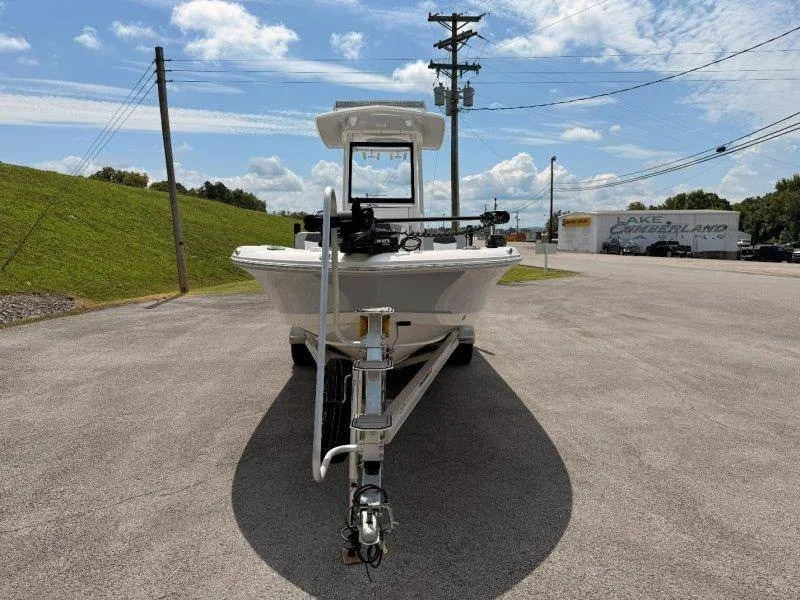 Slide: The Image of Robalo 246 Cayman 2023 - 73