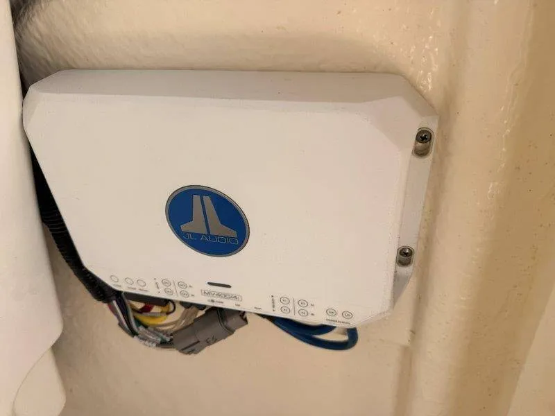 Slide: The Image of JL Audio device in a Robalo 246 Cayman boat. - 20