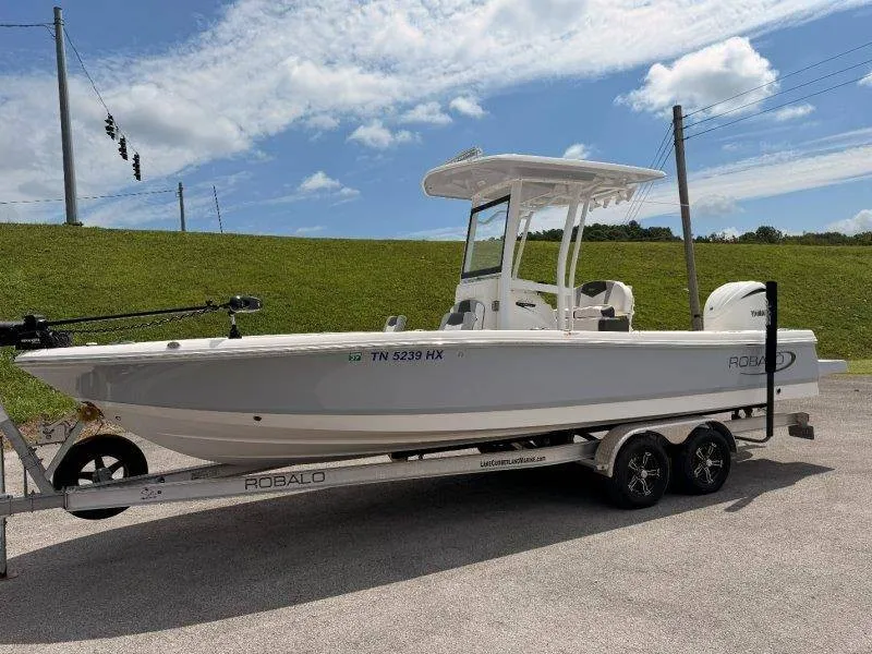 Slide: The Image of Robalo 246 Cayman 2023 - 71