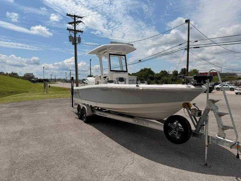Slide: The Image of Robalo 246 Cayman 2023 - 72