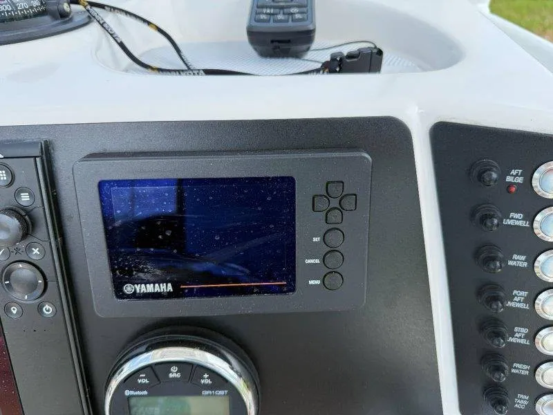 Slide: The Image of Robalo 246 Cayman 2023 - 63