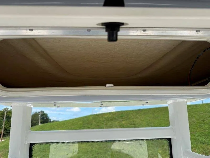 Slide: The Image of Robalo 246 Cayman 2023 - 54
