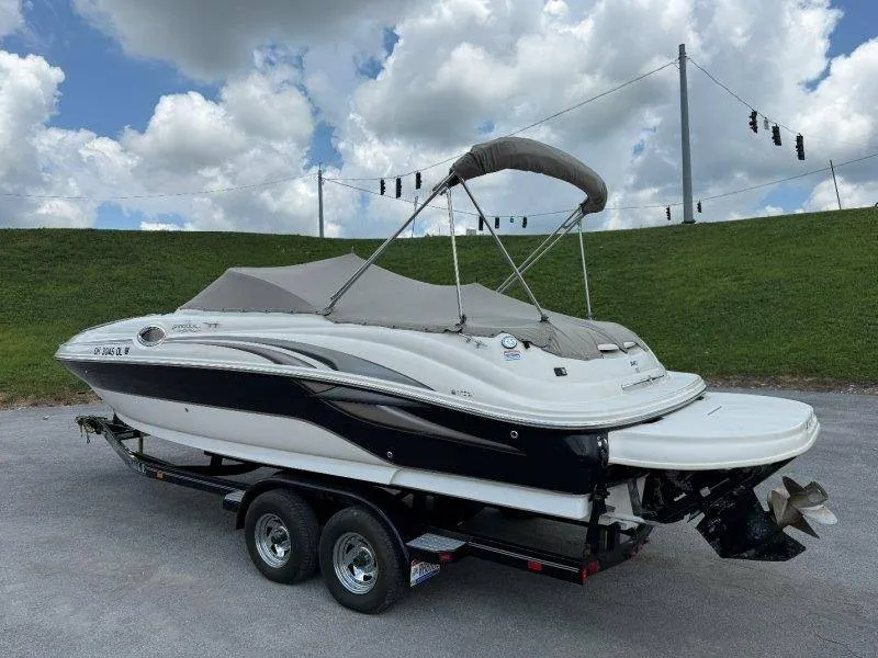 Slide: The Image of Sea Ray 240 Sundeck 2003 - 53