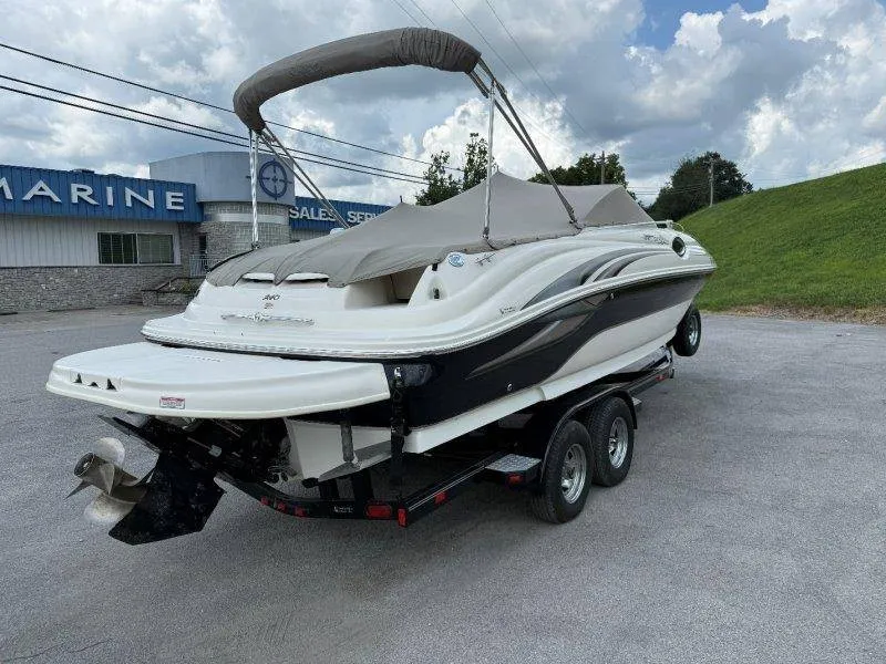 Slide: The Image of Sea Ray 240 Sundeck 2003 - 58