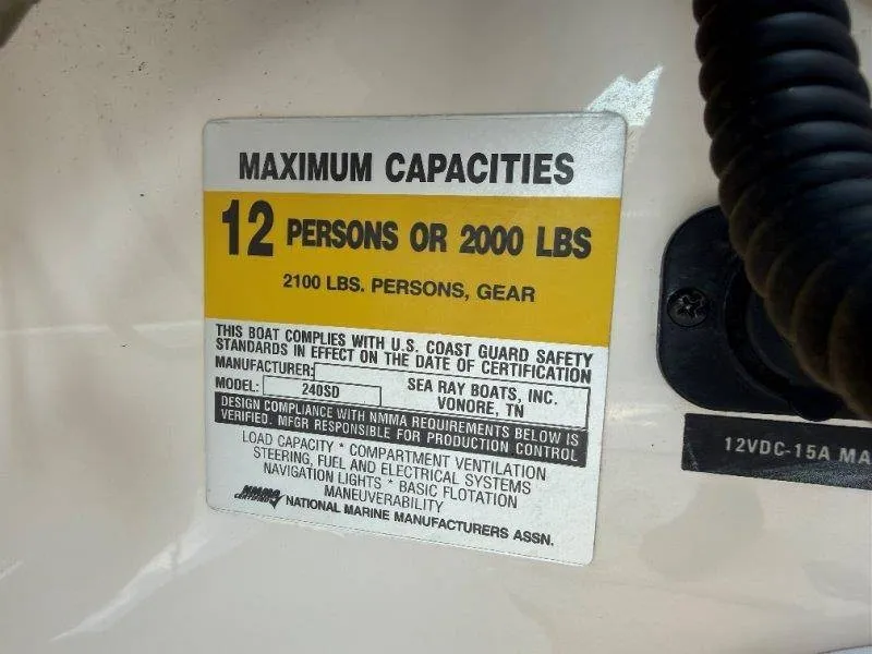 Slide: The Image of Maximum capacity: 12 persons or 2000 lbs. Model: Sea Ray 240SD, year 2003. - 19