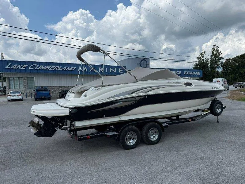 Slide: The Image of Sea Ray 240 Sundeck 2003 - 56